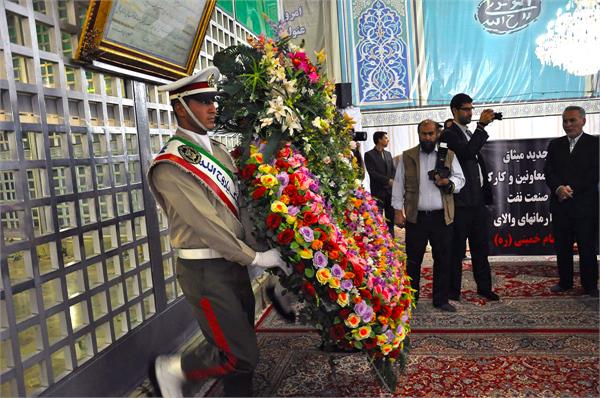 تجدید بیعت کارکنان و مدیران صنعت نفت با آرمانهای امام خمینی (ره) 3