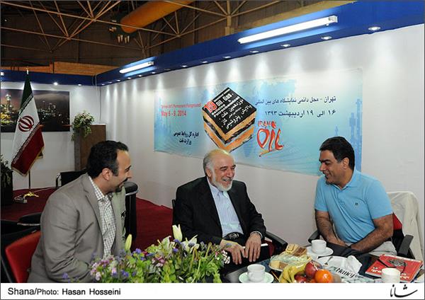 نشست خبری مهندس شعری مقدم در حاشیه نمایشگاه نفت، گاز و پتروشیمی 2