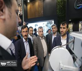 بازدید معاون وزیر نفت و مدیرعامل شرکت ملی صنایع پتروشیمی در اولین روز از هفدهمین نمایشگاه بین‌المللی ایران‌پلاست (2) 14