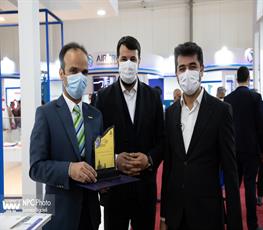 تقدیم لوح و تندیس یادبود پانزدهمین نمایشگاه ایران پلاست به مشارکت کنندگان 10