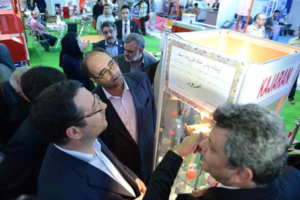 بازدید اعضای کمیسیون صنایع مجلس شورای اسلامی از ایران پلاست نهم 15