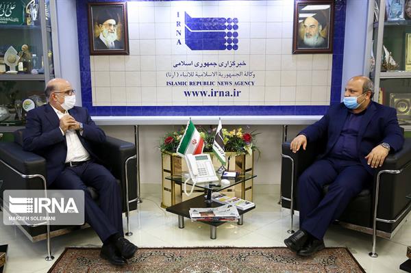 بازدید مدیرعامل شرکت ملی صنایع پتروشیمی از ایرنا 11