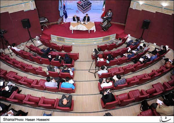 نشست خبری مهندس شعری مقدم در حاشیه نمایشگاه نفت، گاز و پتروشیمی 13