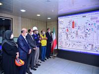 بازدید سرمایه گذاران و مدیران هلدینگ ها و شرکت های پتروشیمی از واحد تولید نیمه صنعتی پروپیلن از متانول 12