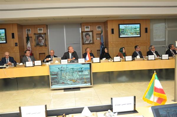 نشست هئیت هلندی با مدیران ارشد شرکت ملی صنایع پتروشیمی 16