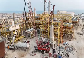 رکوردشکنی در نصب ۱۲۰۰ تن تجهیزات طرح پتروشیمی سیراف
