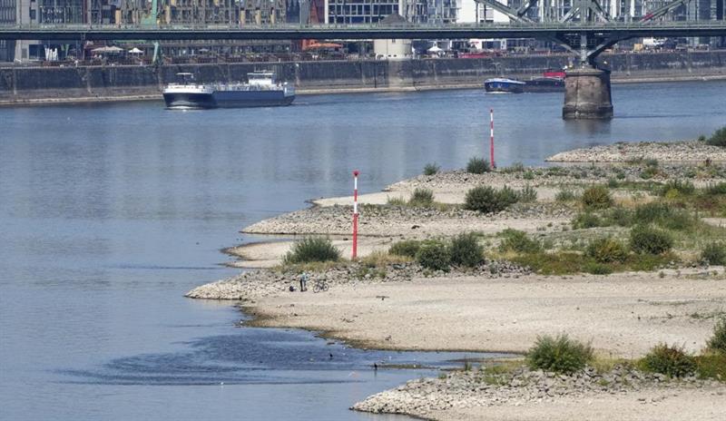 سطح پایین آب رودخانه راین تولید صنایع پتروشیمی آلمان را مختل می‌کند
