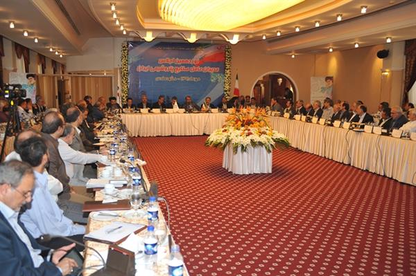 نوزدهمین نشست مدیران عامل مجتمع های تولید صنایع پتروشیمی  کشور با حضور وزیر نفت 14