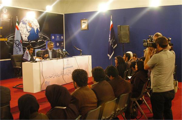 نشست خبری مهندس بیات در نمایشگاه هفدهم نفت، گاز، پالایش و پتروشیمی 3