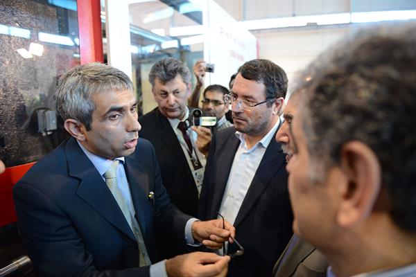 بازدید اعضای کمیسیون صنایع مجلس شورای اسلامی از ایران پلاست نهم 17