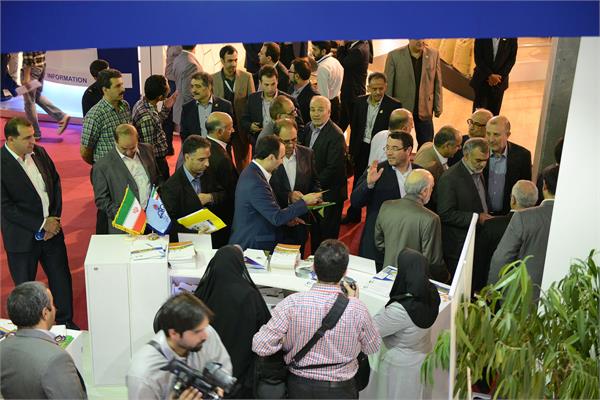 بازدید اعضای کمیسیون صنایع مجلس شورای اسلامی از ایران پلاست نهم 2