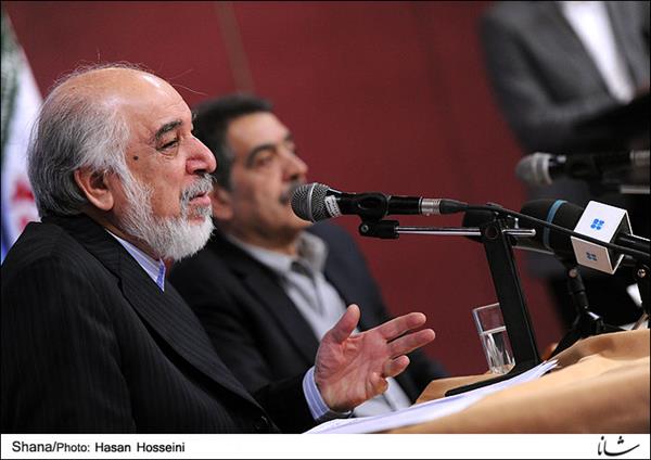 نشست خبری مهندس شعری مقدم در حاشیه نمایشگاه نفت، گاز و پتروشیمی 10