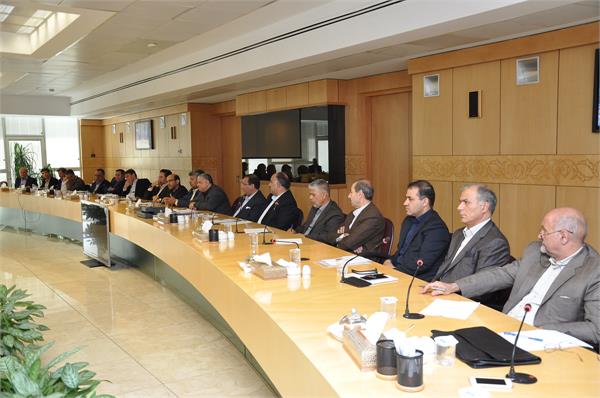 نشست مدیران عامل منطقه عسلویه با مدیرعامل شرکت ملی صنایع پتروشیمی 4