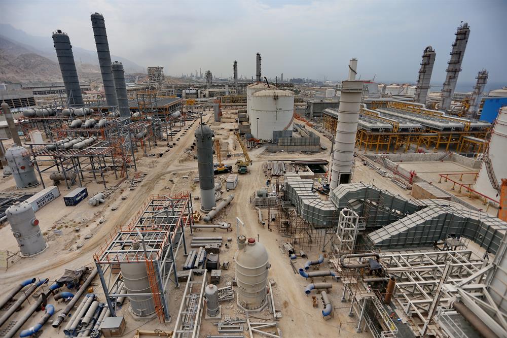 Emergency Overhaul Under way in Laleh, Maroon Petrochem Plants