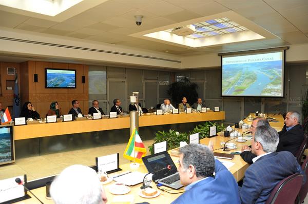 نشست هئیت هلندی با مدیران ارشد شرکت ملی صنایع پتروشیمی 15