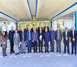 مدیران کل و کارشناسان وزارت امور خارجه  با هدف  آشنایی با دستاوردها  و نیز کمک به رفع موانع صادرات و تسهیل روابط بین المللی صنعت پتروشیمی در سفری (3 و 4 بهمن ماه) از منطقه ویژه اقتصادی پتروشیمی بازدید کردند. 8