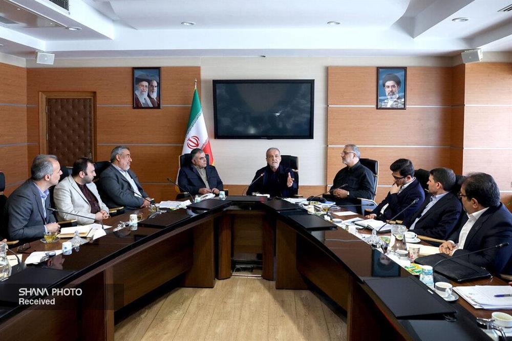 Iran President Pledges Full State Support for Petchem Industry Amid Energy Pressure
