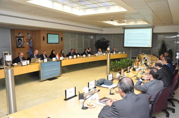 نشست هئیت هلندی با مدیران ارشد شرکت ملی صنایع پتروشیمی 11