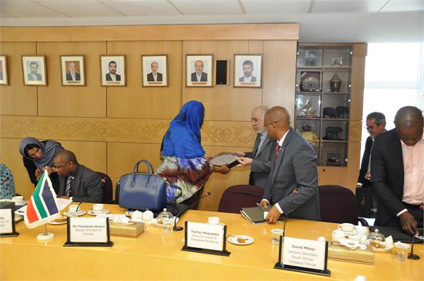 دیدار هیئت اعزامی کشور آفریقای جنوبی با مدیرعامل شرکت ملی صنایع پتروشیمی 10