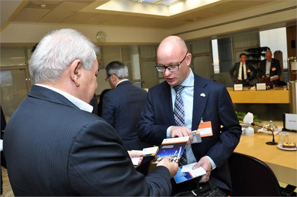 نشست هئیت هلندی با مدیران ارشد شرکت ملی صنایع پتروشیمی 1