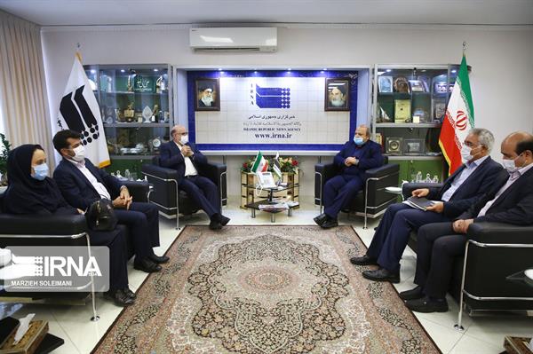 بازدید مدیرعامل شرکت ملی صنایع پتروشیمی از ایرنا 13