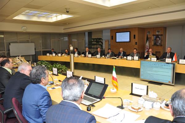 نشست هئیت هلندی با مدیران ارشد شرکت ملی صنایع پتروشیمی 10