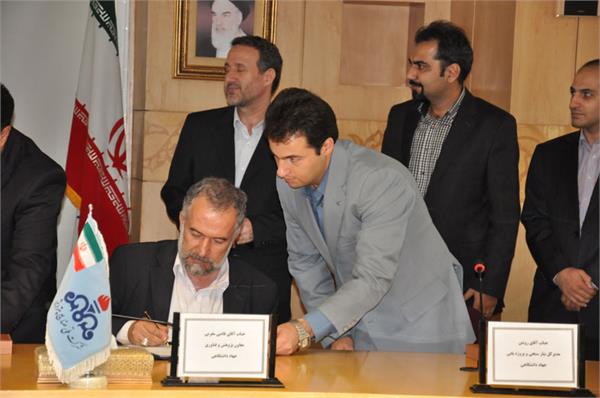 امضای قرارداد آینده نگاری صنعت پتروشیمی بین جهاد دانشگاه و شرکت ملی صنایع پتروشیمی 4