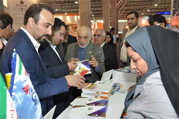 بازدید اعضای کمیسیون صنایع مجلس شورای اسلامی از ایران پلاست نهم 2