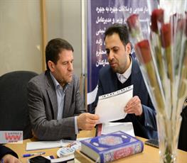 دیدار و ملاقات چهره به چهره معاون وزیر و مدیرعامل شرکت ملی صنایع پتروشیمی و مدیر توسعه منابع انسانی با کارکنان (میز خدمت) 14