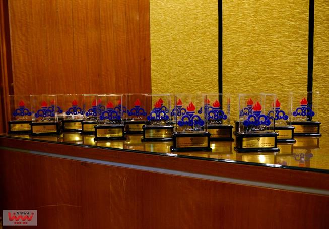 تقدیر از شرکت ملی صنایع پتروشیمی در همایش سلامت نظام اداری صنعت نفت