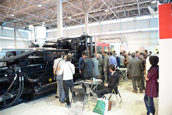 بازدید اعضای کمیسیون صنایع مجلس شورای اسلامی از ایران پلاست نهم 18