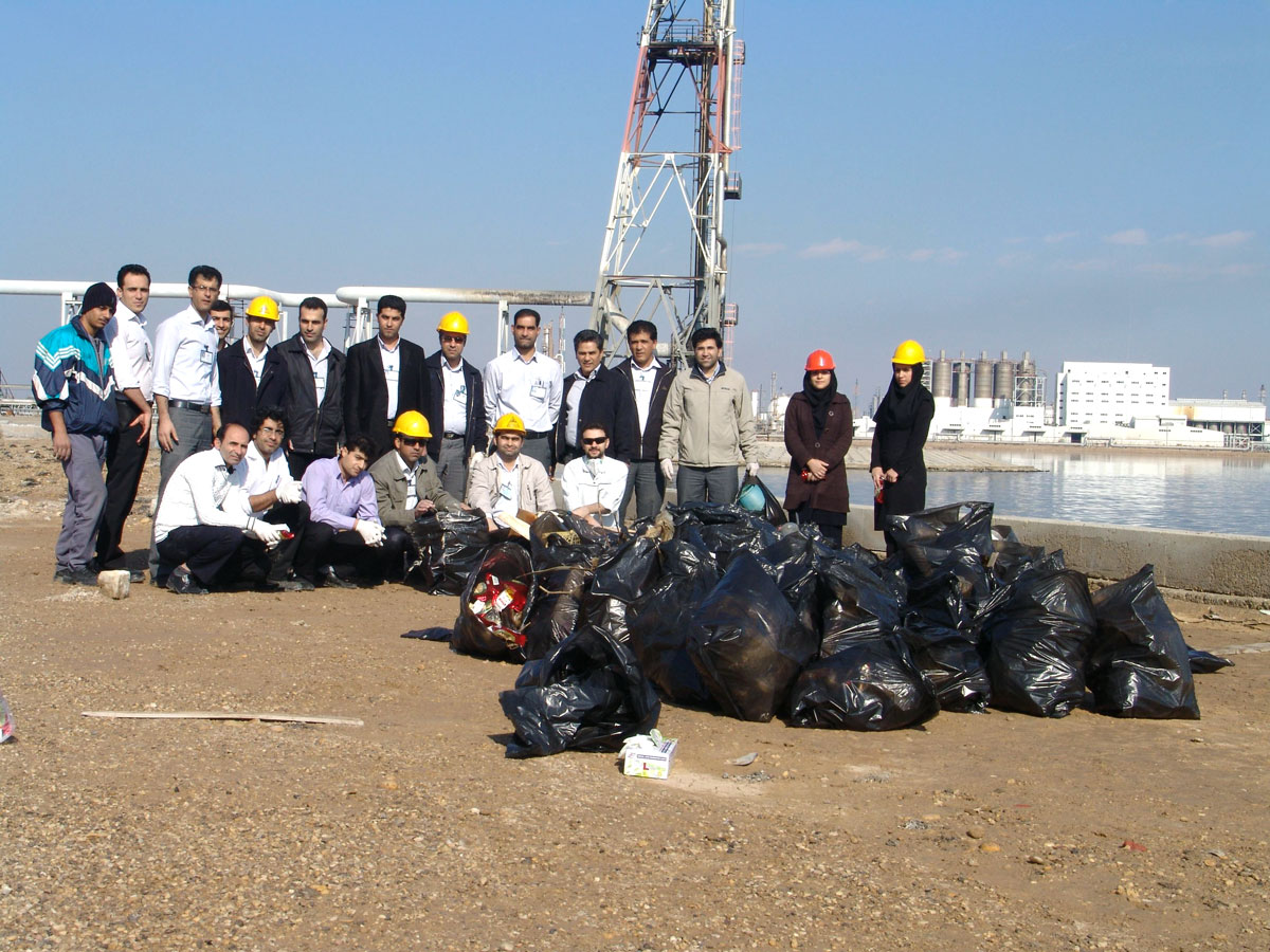 پاکسازی خور زنگی شرقی از وجود پسماندها  3