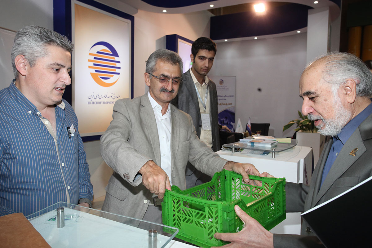 بازدید مهندس شعری مقدم از نمایشگاه بین المللی ایران پلاست  8