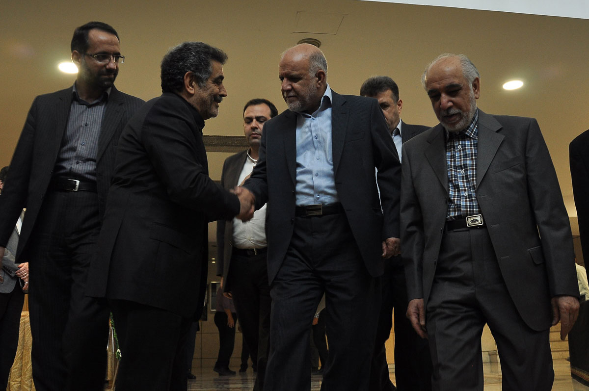 مراسم ختم خواهر مهندس پیوندی با حضور وزیر نفت ، مدیران و همکاران شرکت 5