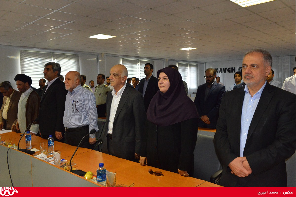 وزیر نفت دررأس هیاتی ازمسئولان و مدیران استان بوشهر از طرح پتروشیمی متانول کاوه بازدید کرد 6