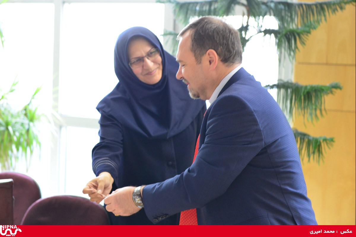 دیدار سفیر اوکراین با معاون وزیر نفت و مدیرعامل شرکت ملی صنایع پتروشیمی 96/5/23 3