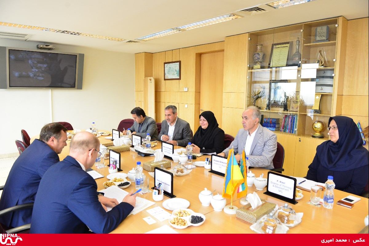 دیدار سفیر اوکراین با معاون وزیر نفت و مدیرعامل شرکت ملی صنایع پتروشیمی 96/5/23 5