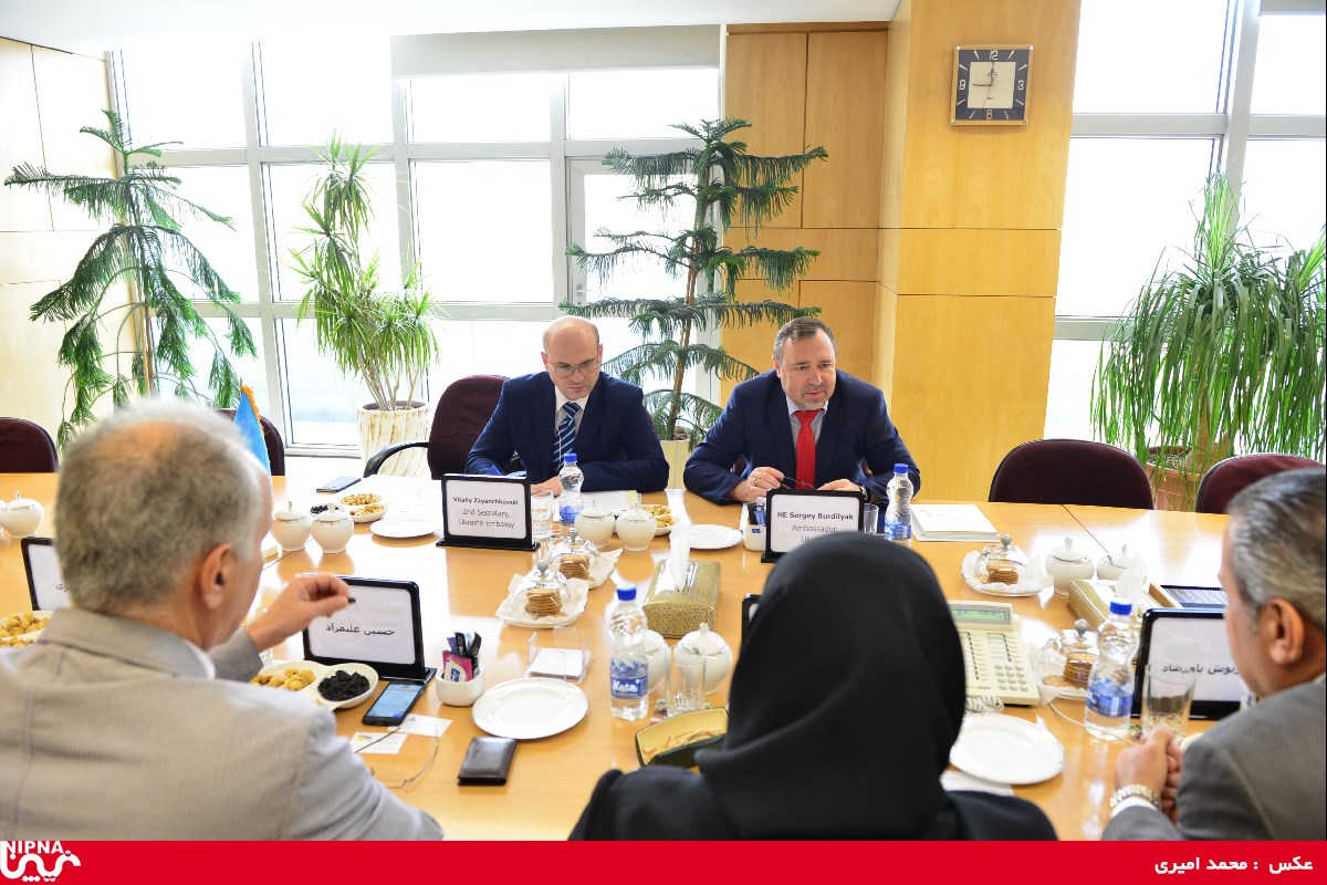 دیدار سفیر اوکراین با معاون وزیر نفت و مدیرعامل شرکت ملی صنایع پتروشیمی 96/5/23 6