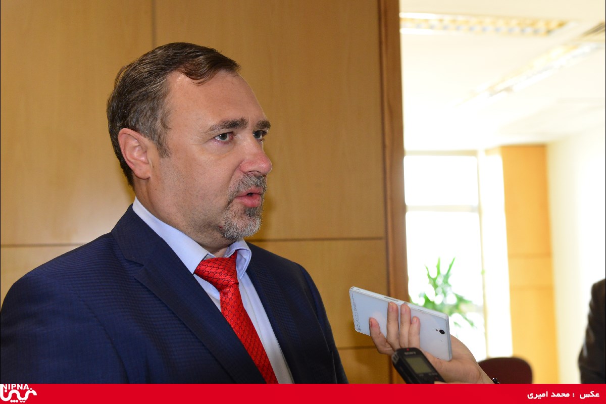 دیدار سفیر اوکراین با معاون وزیر نفت و مدیرعامل شرکت ملی صنایع پتروشیمی 96/5/23 16