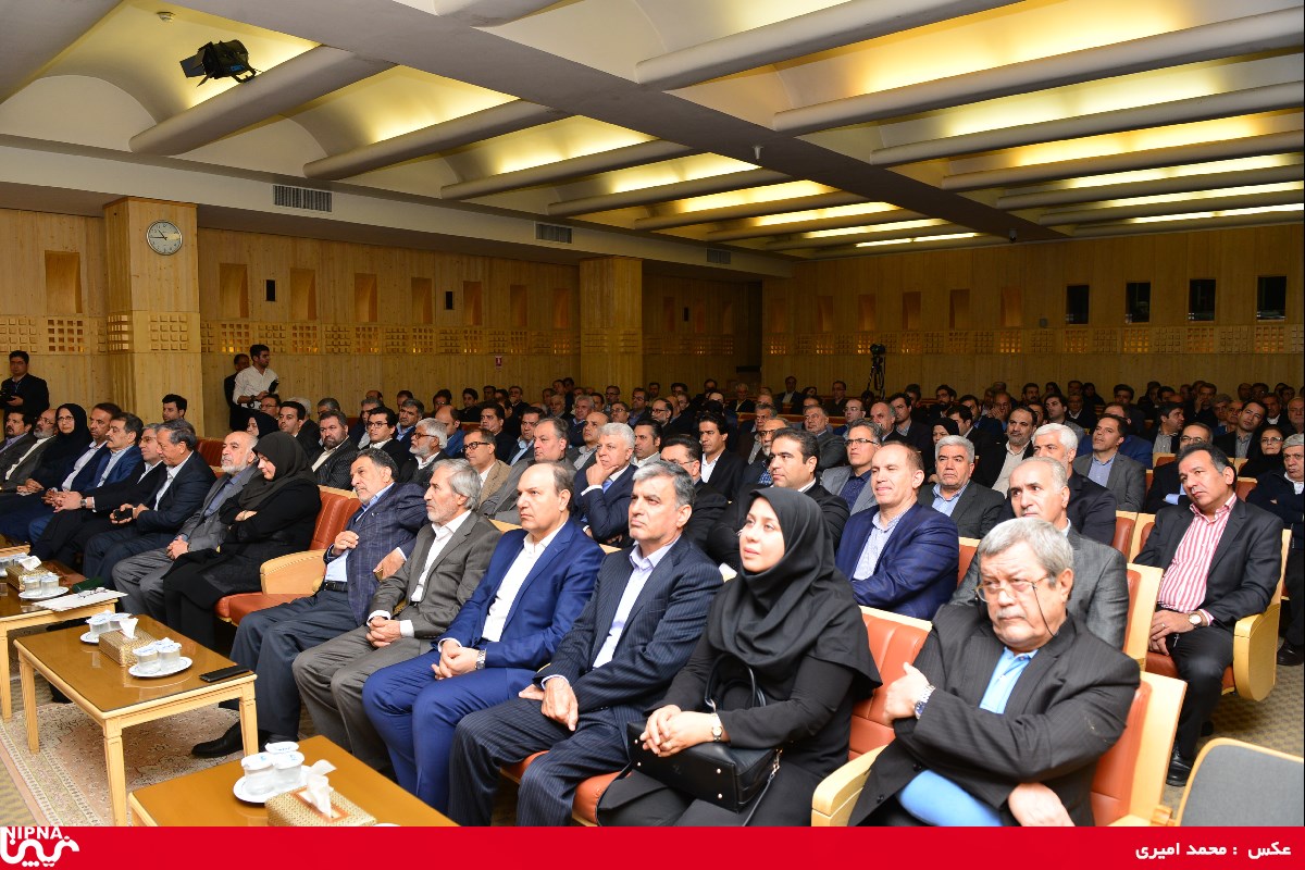 آیین تکریم و معارفه مدیرعامل شرکت ملی صنایع پتروشیمی -96/8/15 4