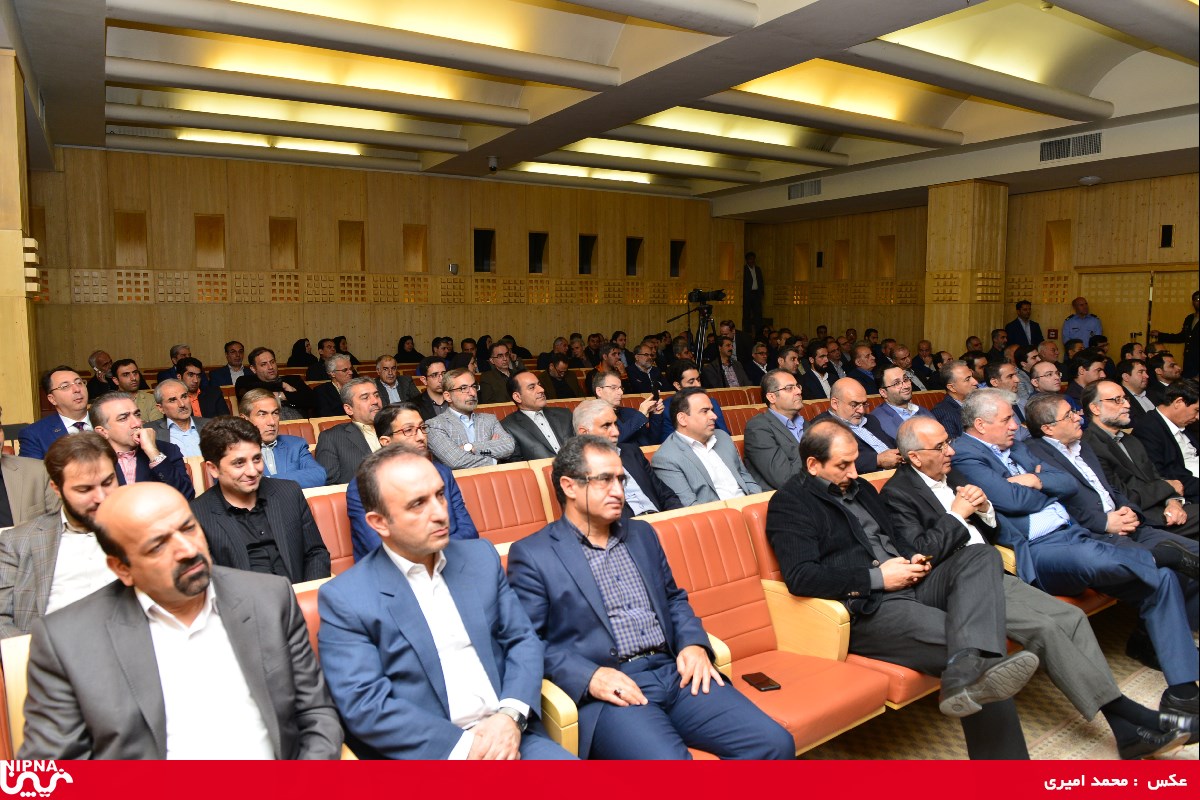 آیین تکریم و معارفه مدیرعامل شرکت ملی صنایع پتروشیمی -96/8/15 6