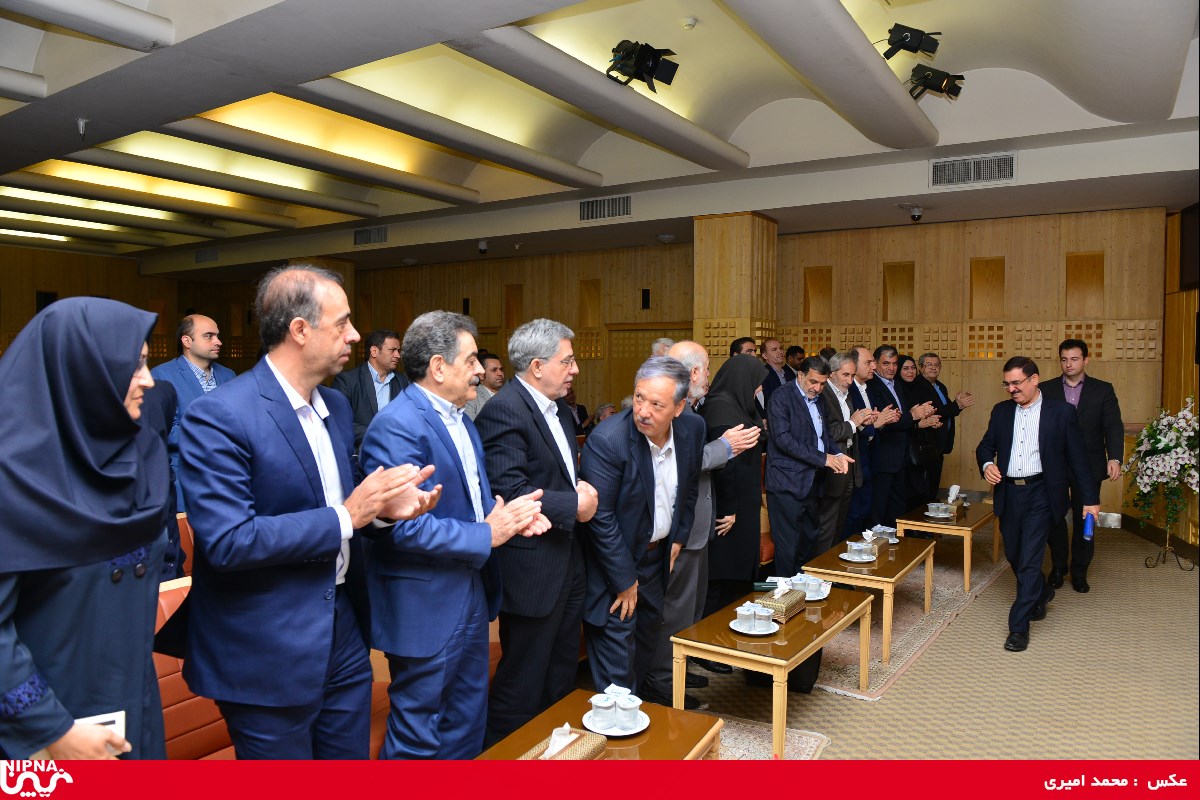 آیین تکریم و معارفه مدیرعامل شرکت ملی صنایع پتروشیمی -96/8/15 7