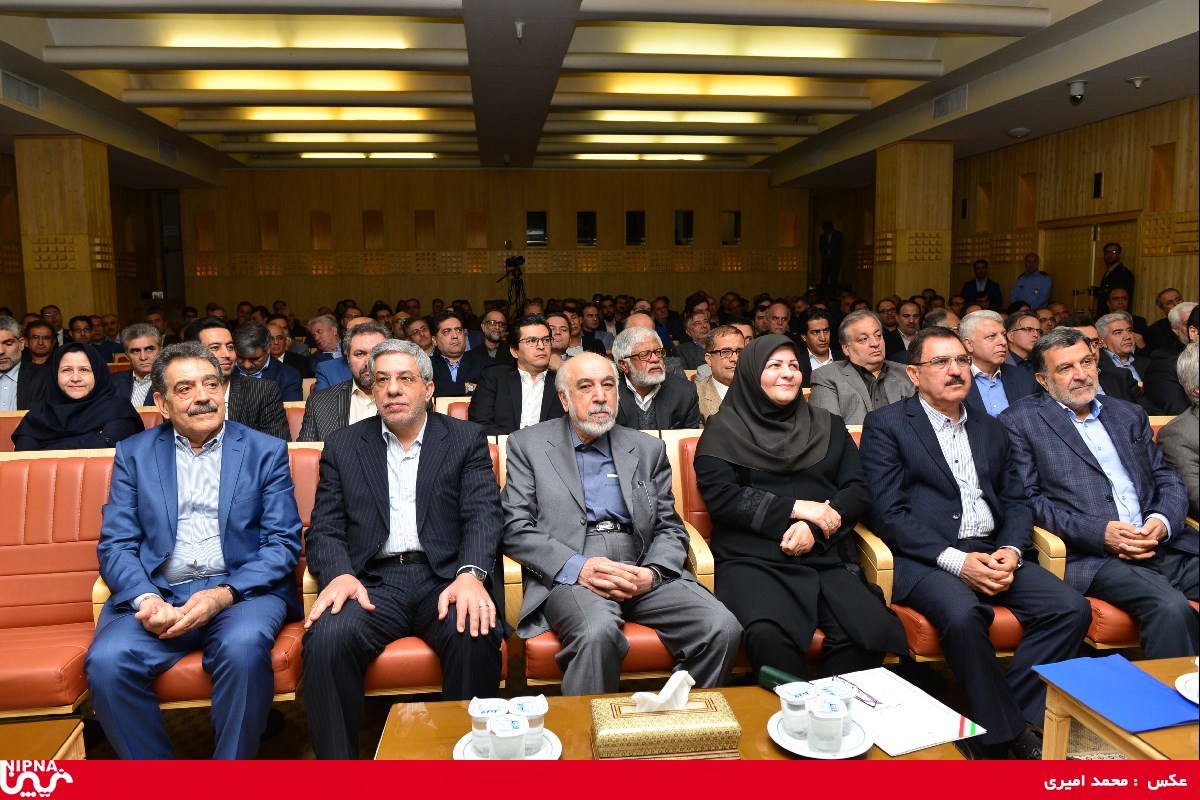 آیین تکریم و معارفه مدیرعامل شرکت ملی صنایع پتروشیمی -96/8/15 9