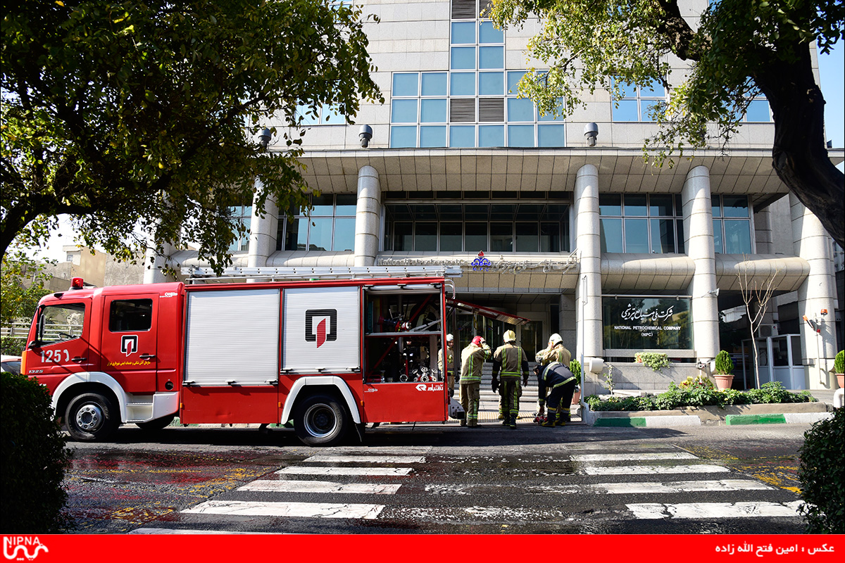 نخستین رزمایش ایمنی، آتش نشانی و پدافند غیرعامل با مشارکت 4 ایستگاه آتش نشانی در شرکت ملی صنایع پتروشیمی  4