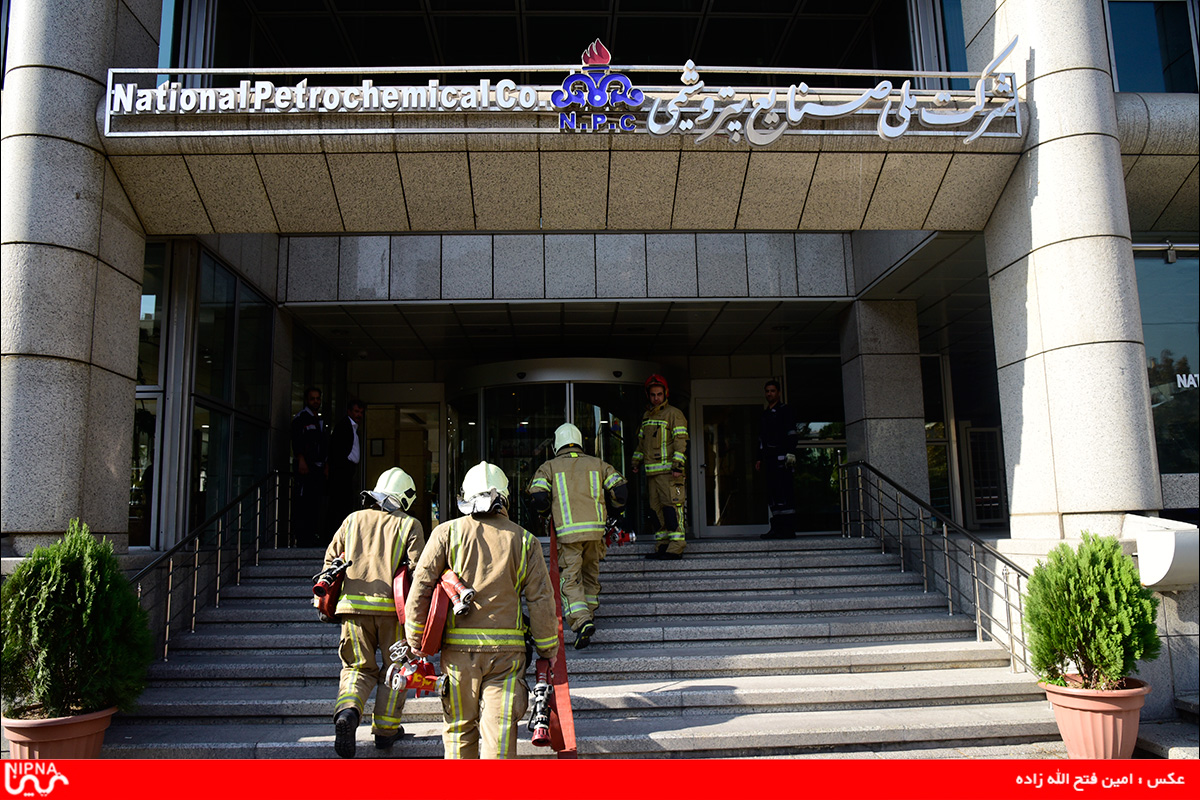 نخستین رزمایش ایمنی، آتش نشانی و پدافند غیرعامل با مشارکت 4 ایستگاه آتش نشانی در شرکت ملی صنایع پتروشیمی  5