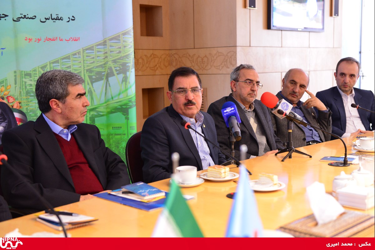 امضاء قرارداد تجاری سازی کاتالیست SAC500  در مقیاس صنعتی جهت تولید گریدهای پلی اتیلن سنگین – 96/11/25 15