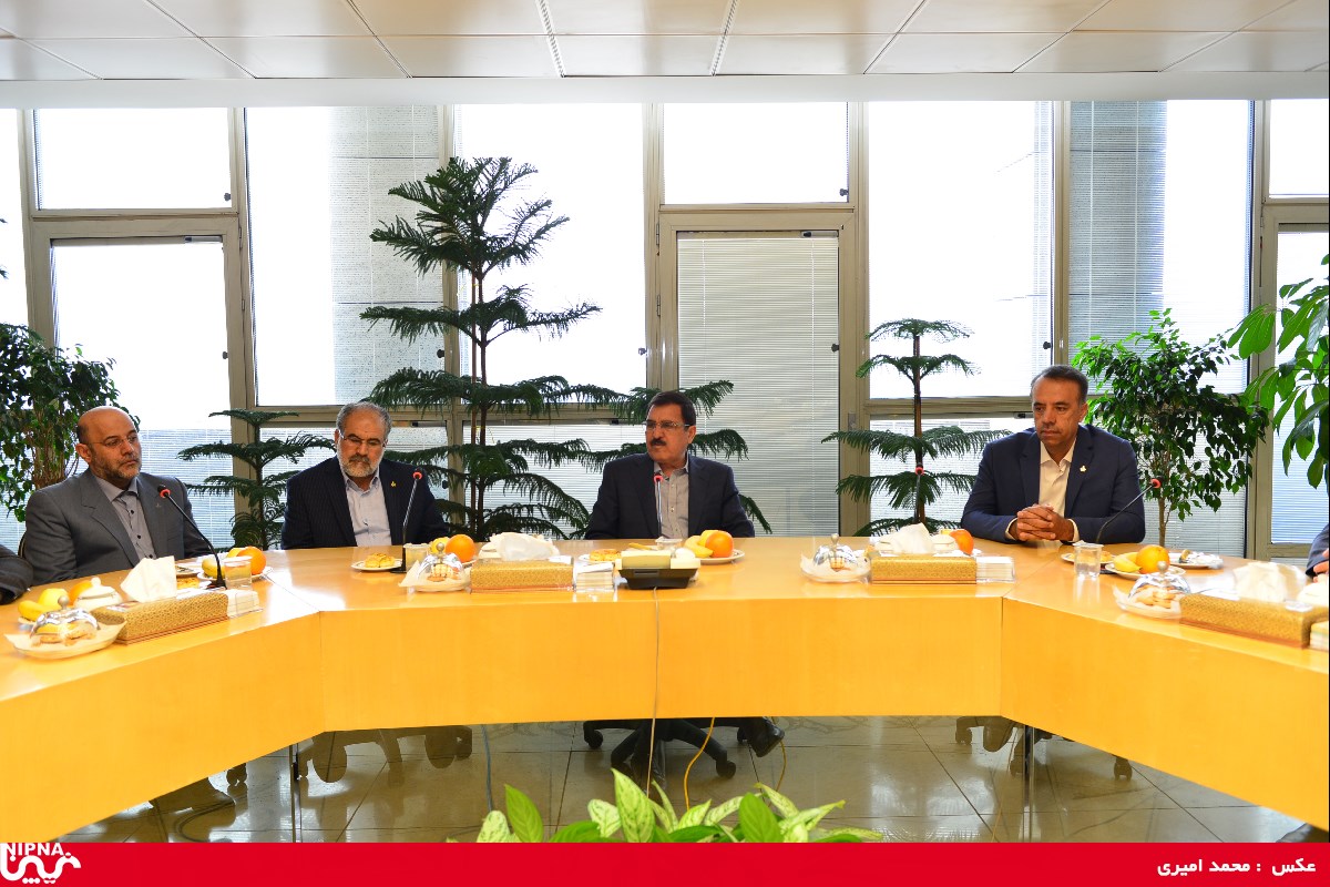 دیدار صمیمی دکتر نوروز زاده با جمعی از پیشکسوتان  شرکت ملی صنایع پتروشیمی -97/1/15 4