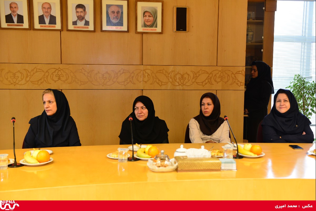 دیدار صمیمی دکتر نوروز زاده با جمعی از پیشکسوتان  شرکت ملی صنایع پتروشیمی -97/1/15 7