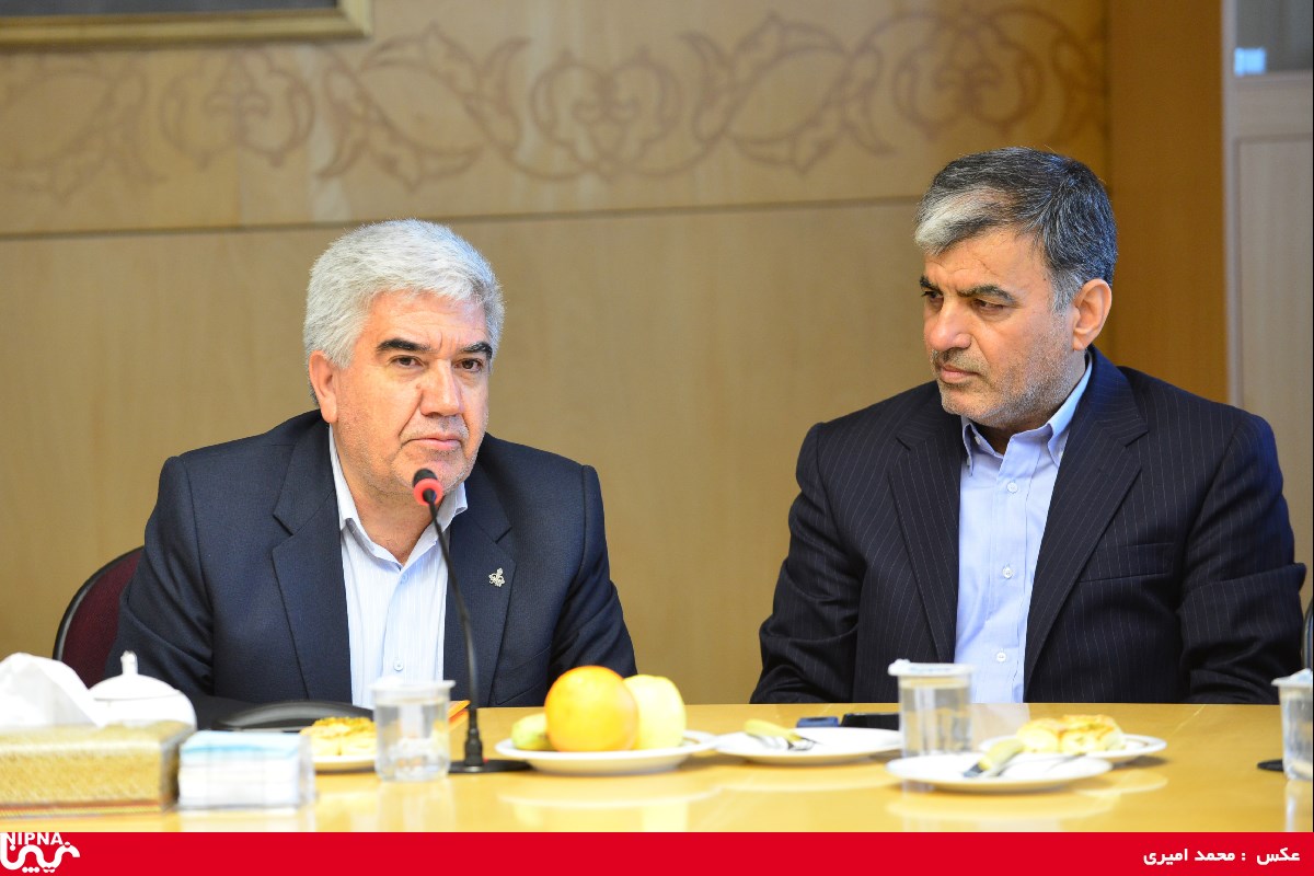 دیدار صمیمی دکتر نوروز زاده با جمعی از پیشکسوتان  شرکت ملی صنایع پتروشیمی -97/1/15 11