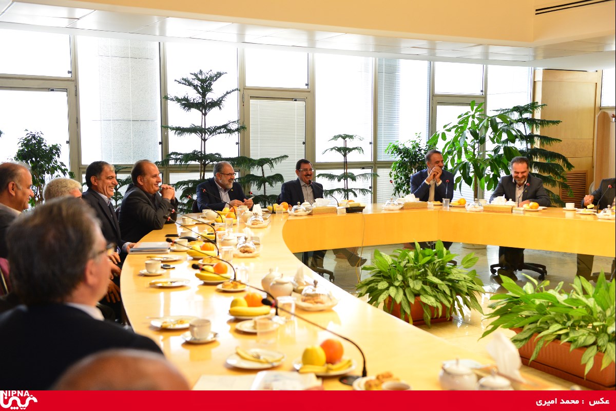 دیدار صمیمی دکتر نوروز زاده با جمعی از پیشکسوتان  شرکت ملی صنایع پتروشیمی -97/1/15 18